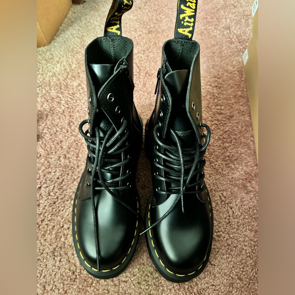 New black JADON polished smooth platforms